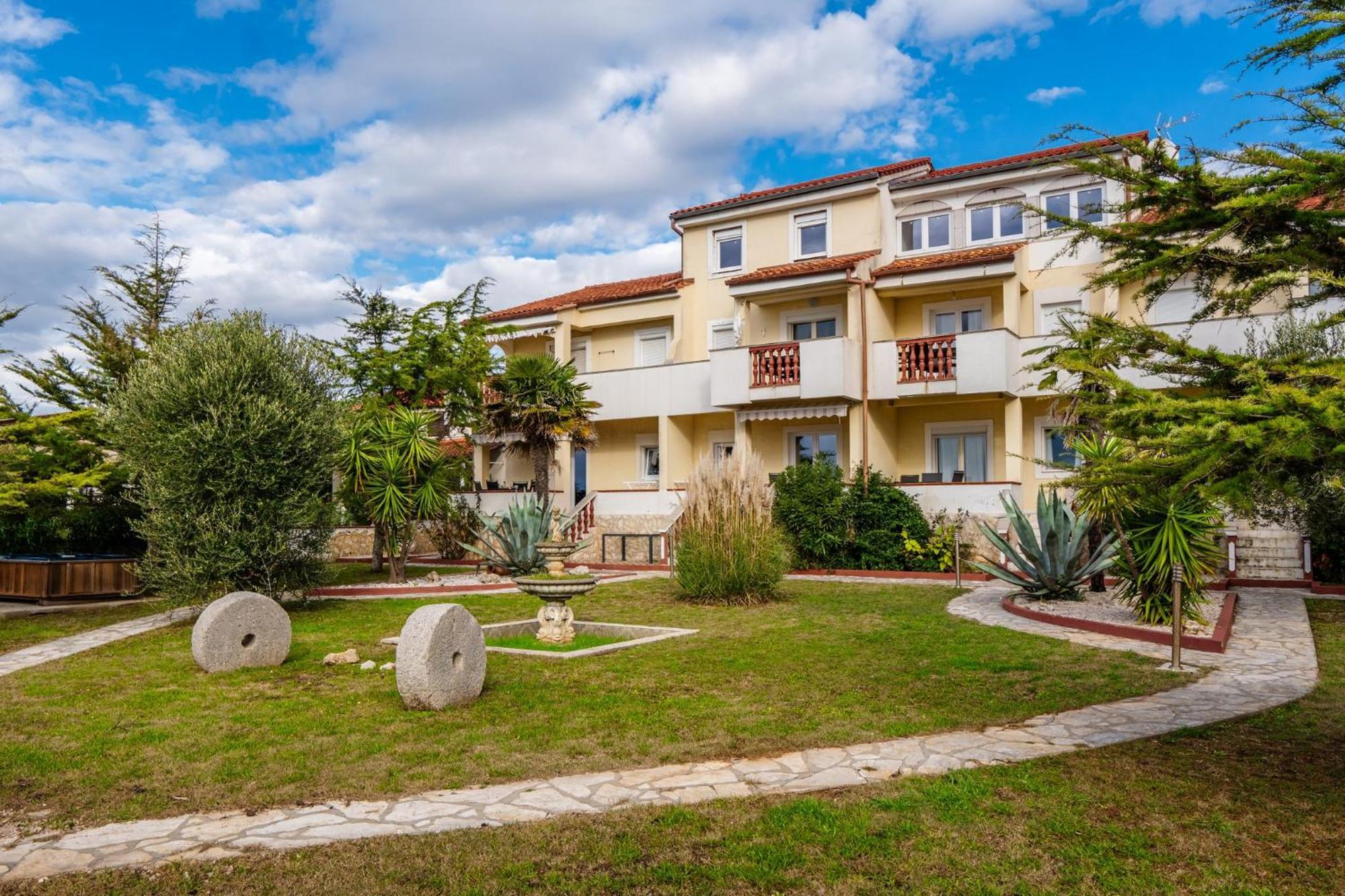 Apartments Strand Vir Exterior foto